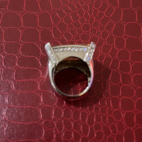 Silver ring with large rectangle amber stone with a rim of faux diamonds. - Picture 2 of 3